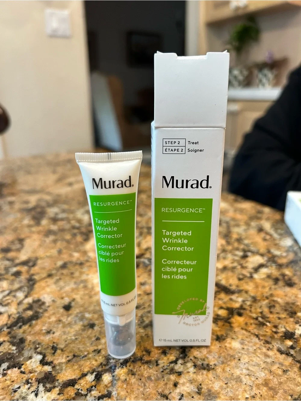 Murad Targeted Wrinkle Corrector - White & Green Packaging - Picture 2 of 3